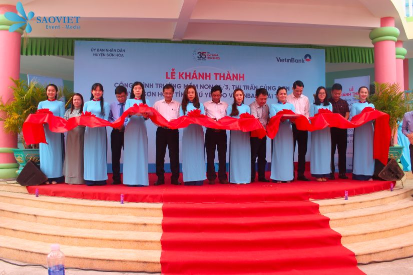 Cắt băng lễ khánh thành trường mầm non