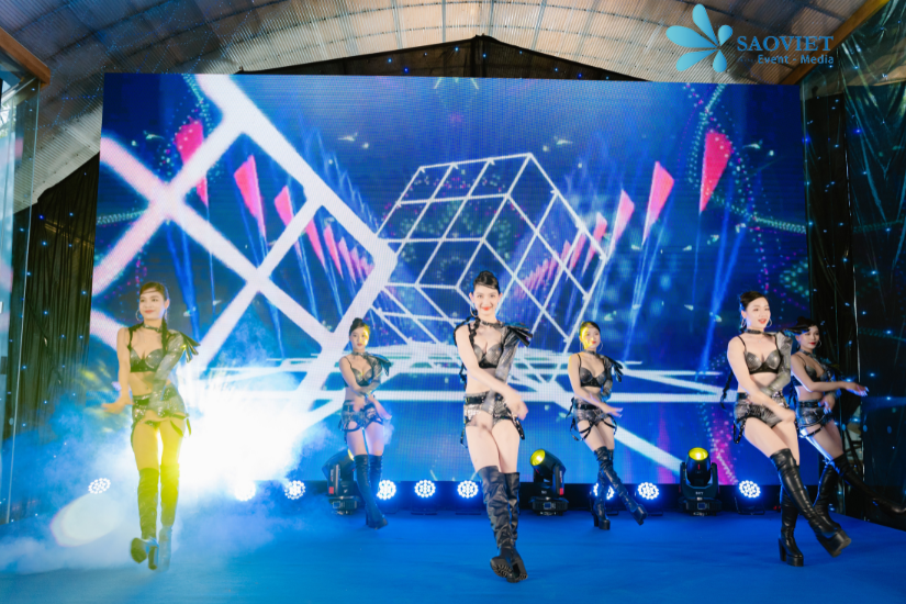 Màn biểu diễn sôi động 