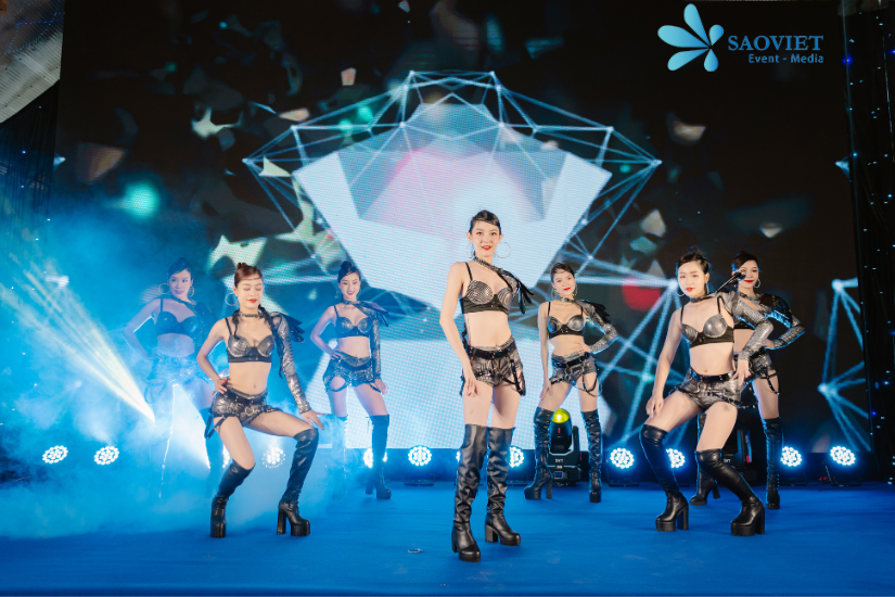 Màn biểu diễn sôi động 